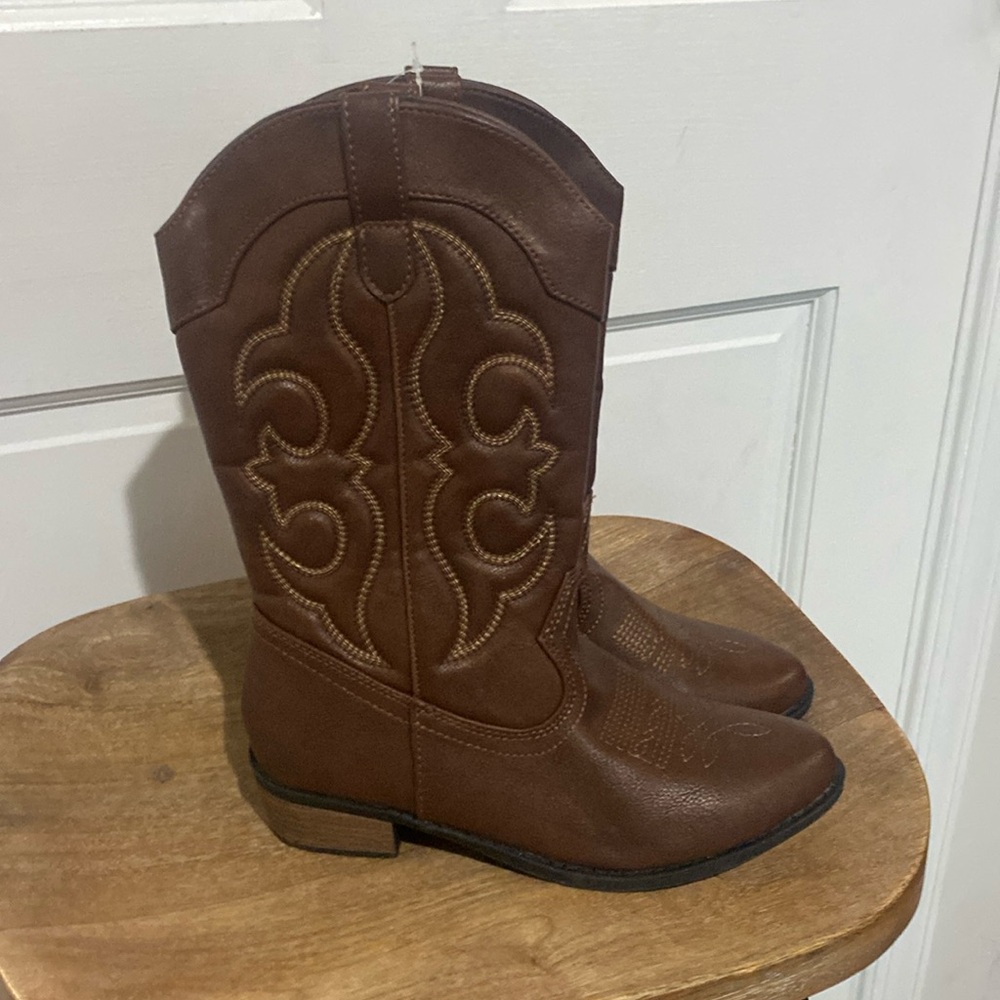 Brown cowgirl boots